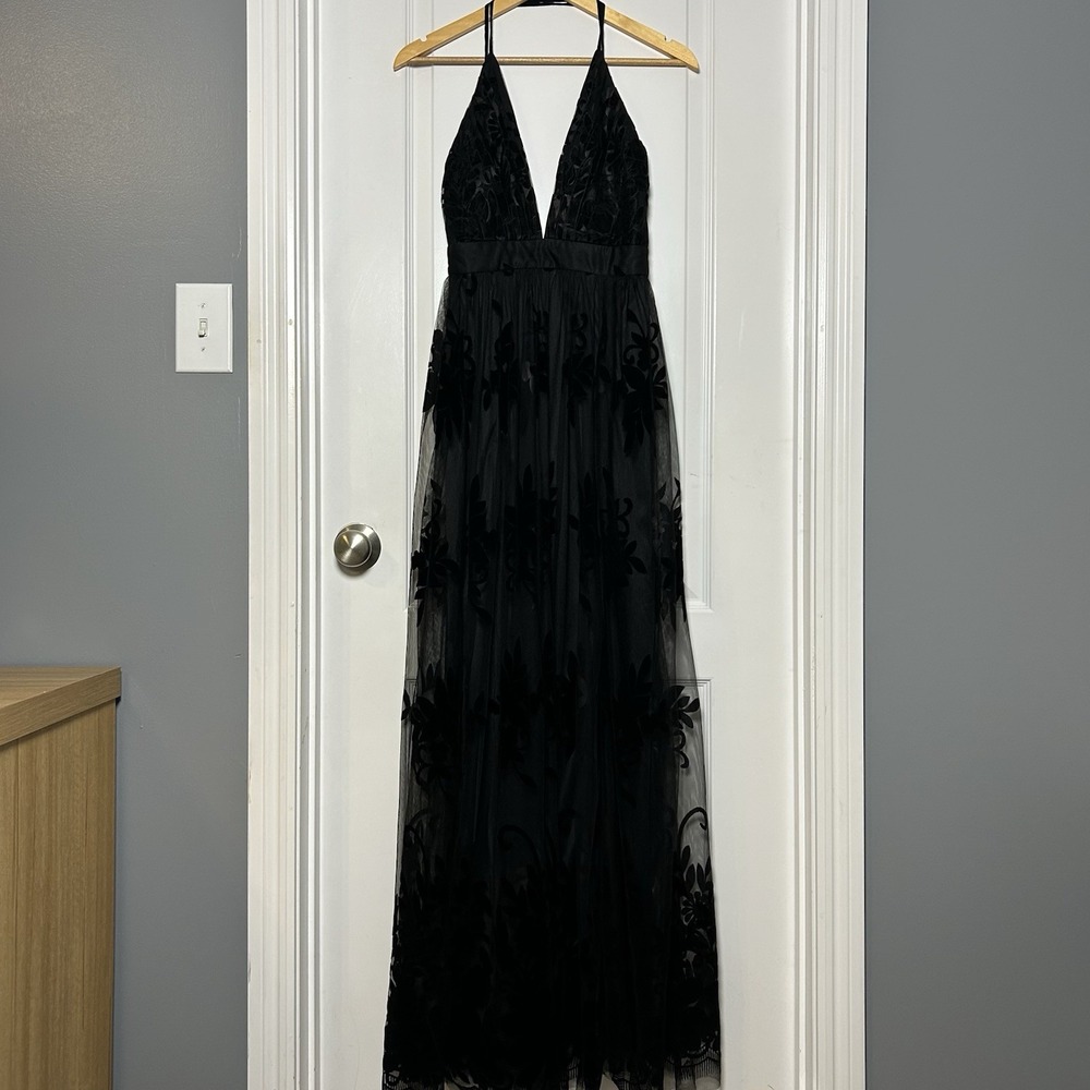 Windsor Black Floral Morgan Flocked Velvet V-Neck A-Line Homecoming Formal Dress